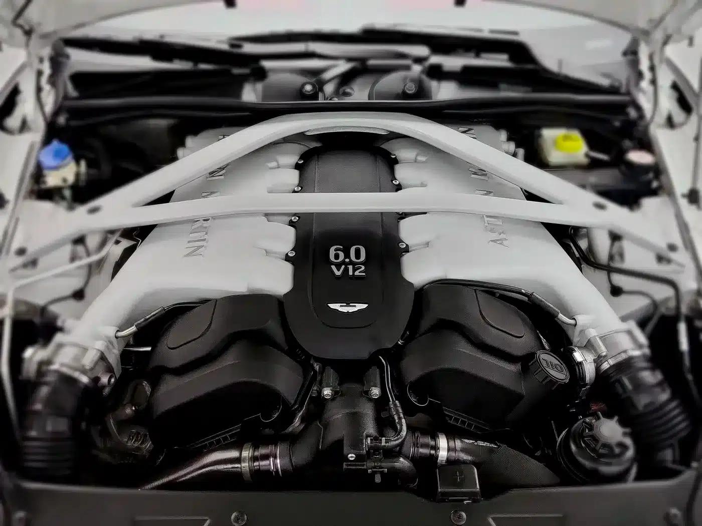 Aston Martin DB9 2013 6.0L Coupe — миниатюра 8