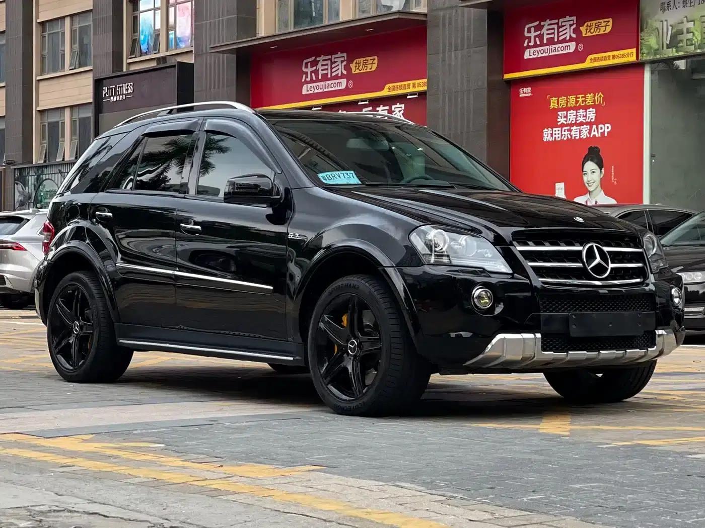 2011 Mercedes-Benz M-Class AMG ML 63 — миниатюра 1