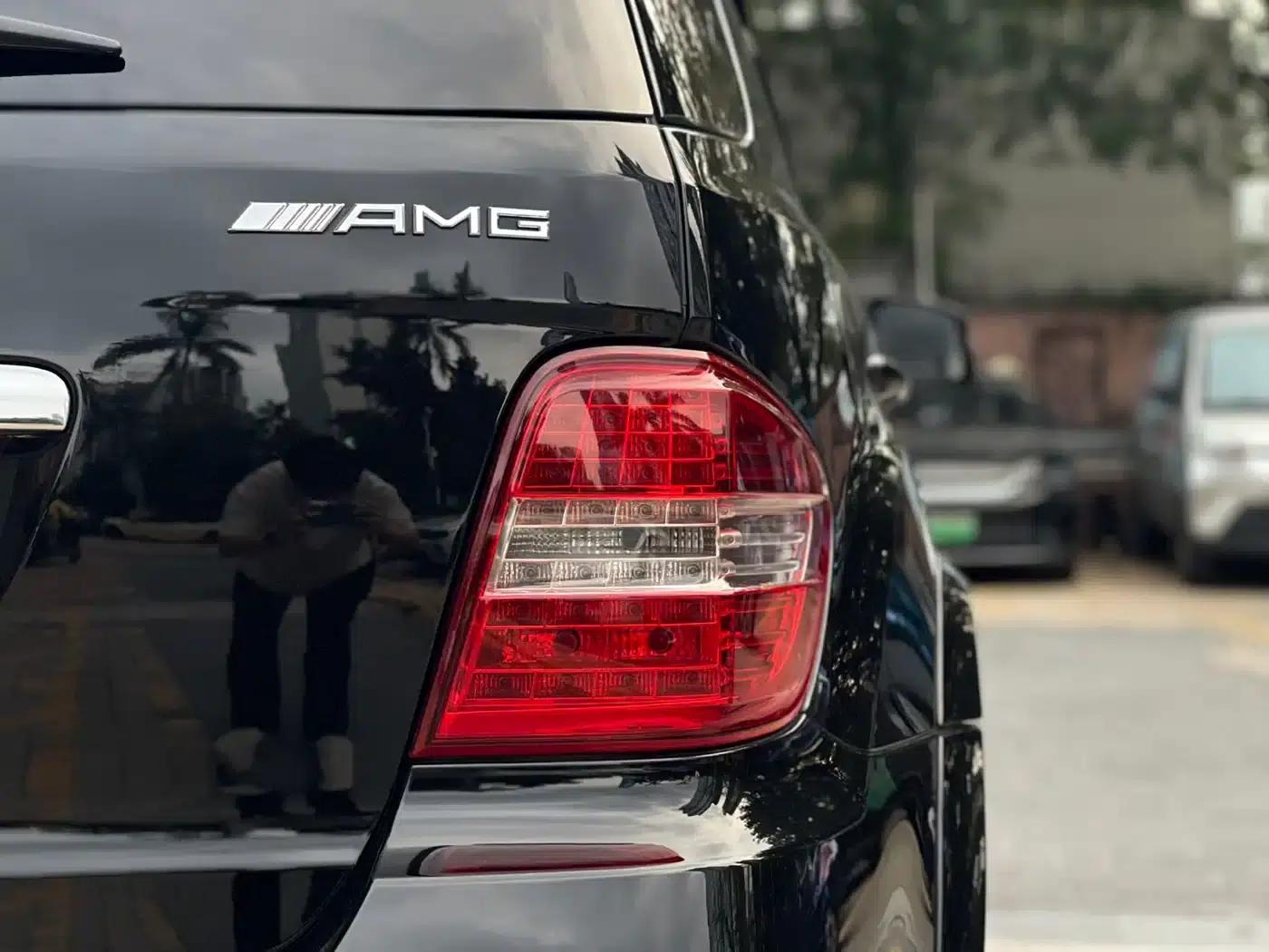 2011 Mercedes-Benz M-Class AMG ML 63 — миниатюра 13