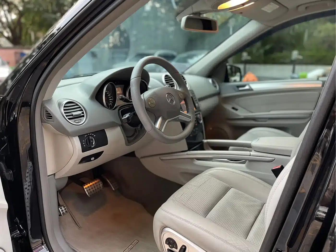 2011 Mercedes-Benz M-Class AMG ML 63 — миниатюра 4