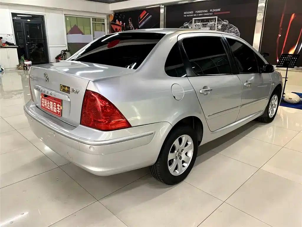 Peugeot 307 2010 Sedan 1.6L Automatic Comfort Edition — миниатюра 12
