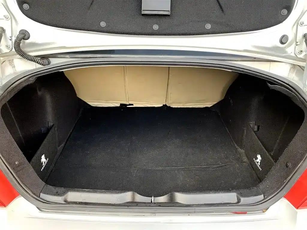 Peugeot 307 2010 Sedan 1.6L Automatic Comfort Edition — миниатюра 15