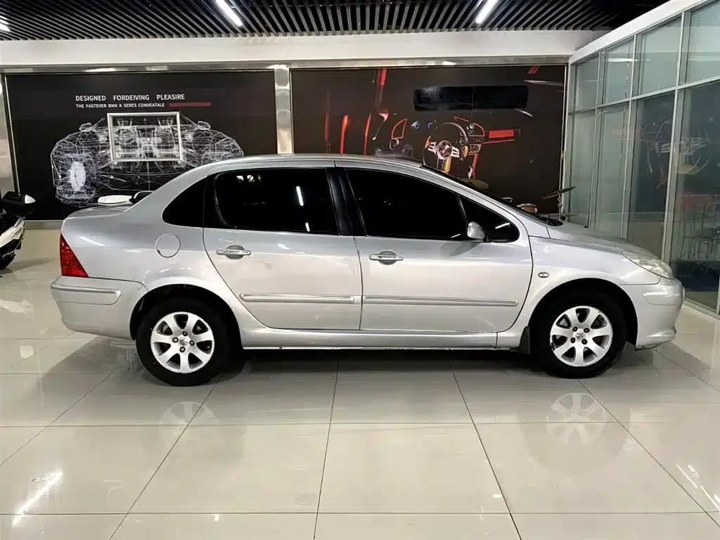 Peugeot 307 2010 Sedan 1.6L Automatic Comfort Edition — миниатюра 4