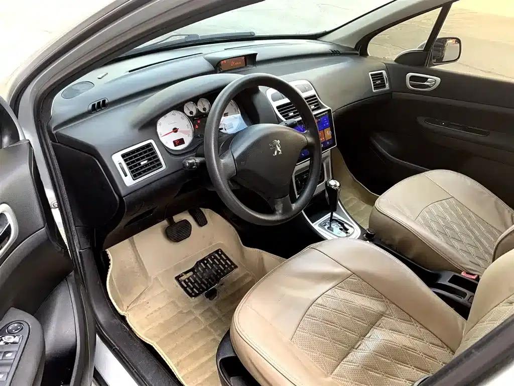 Peugeot 307 2010 Sedan 1.6L Automatic Comfort Edition — миниатюра 5