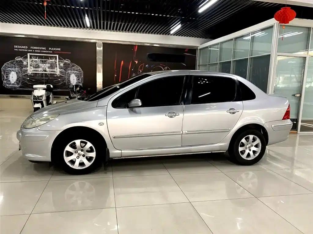 Peugeot 307 2010 Sedan 1.6L Automatic Comfort Edition — миниатюра 10