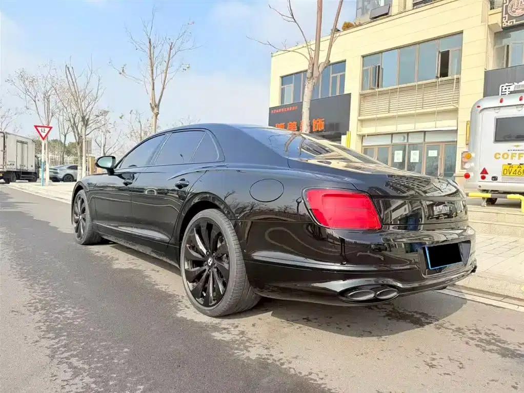 2022 Flying Spur Plug-in Hybrid 2.9T V6 — миниатюра 5
