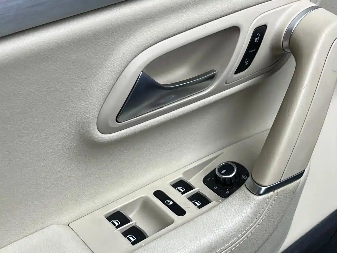 Volkswagen CC 2009 3.6FSI Top-of-the-line version — миниатюра 19