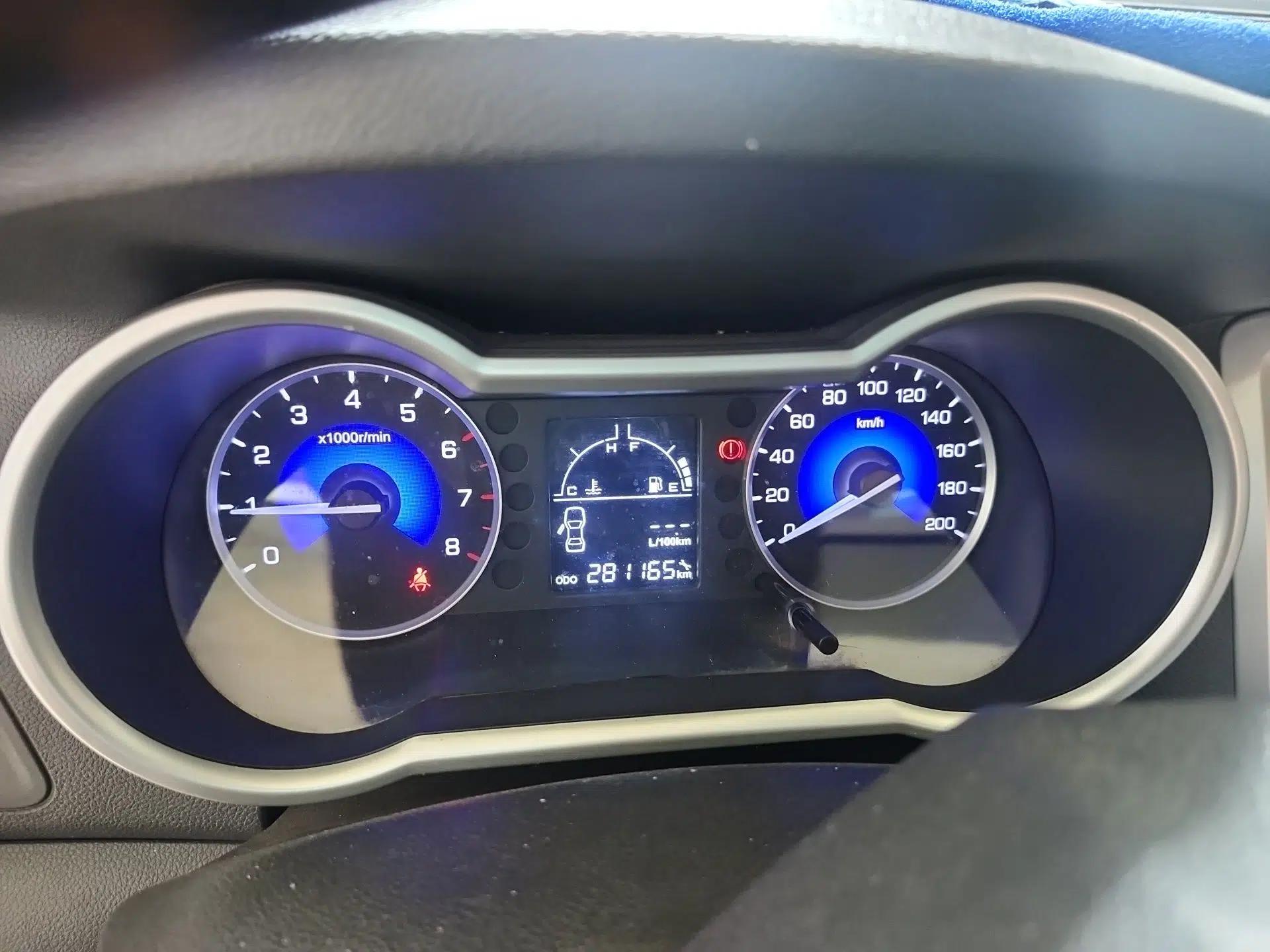 Dongfeng Aeolus AX3 2016 1.5L Manual ZhiKu Model — миниатюра 12