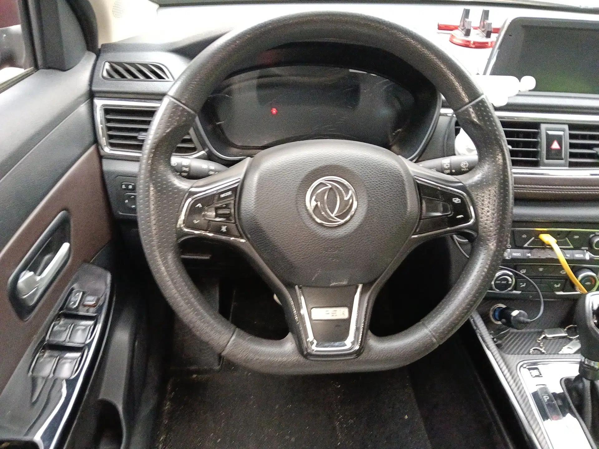 Dongfeng Fengon 370 2018 S370 1.5L CVT Luxury 7-Seater — миниатюра 11
