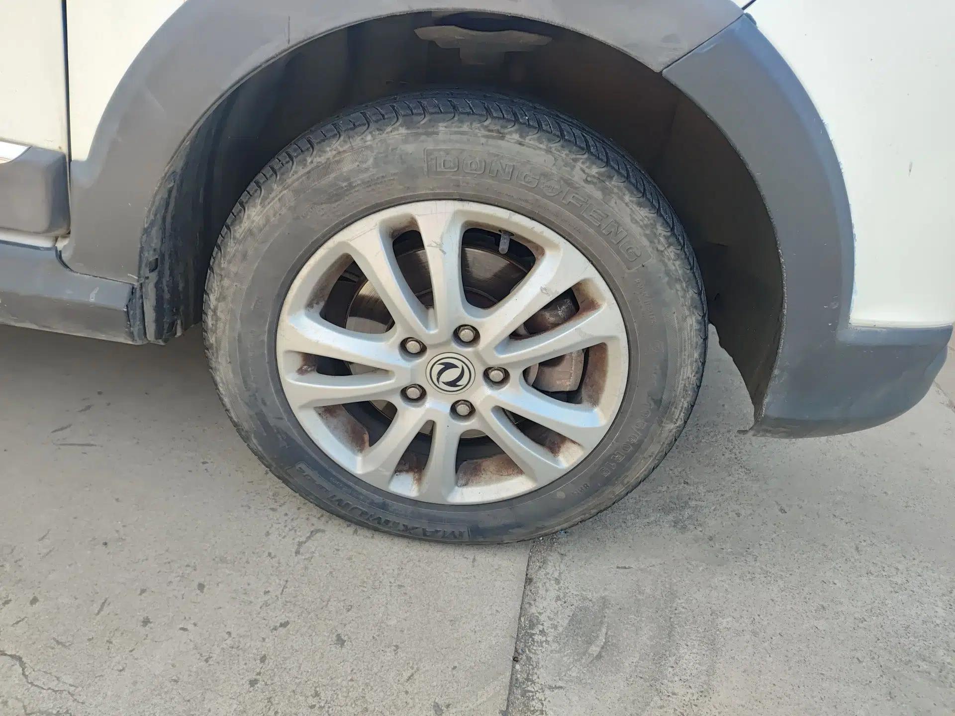 Dongfeng Fengon 360 2015 1.5L Manual Comfort II 7-Seater — миниатюра 8