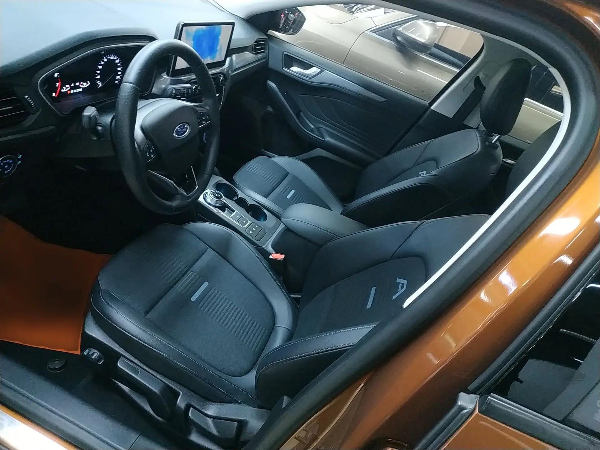 Ford Focus Active 2020 EcoBoost 180 Automatic Trendy Model — миниатюра 18