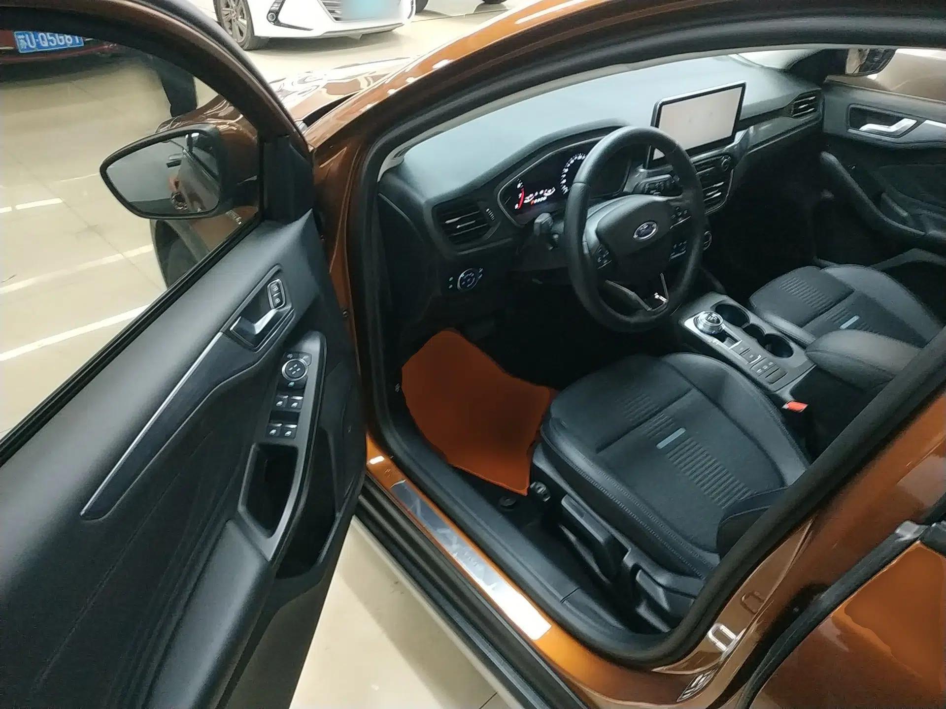 Ford Focus Active 2020 EcoBoost 180 Automatic Trendy Model — миниатюра 19
