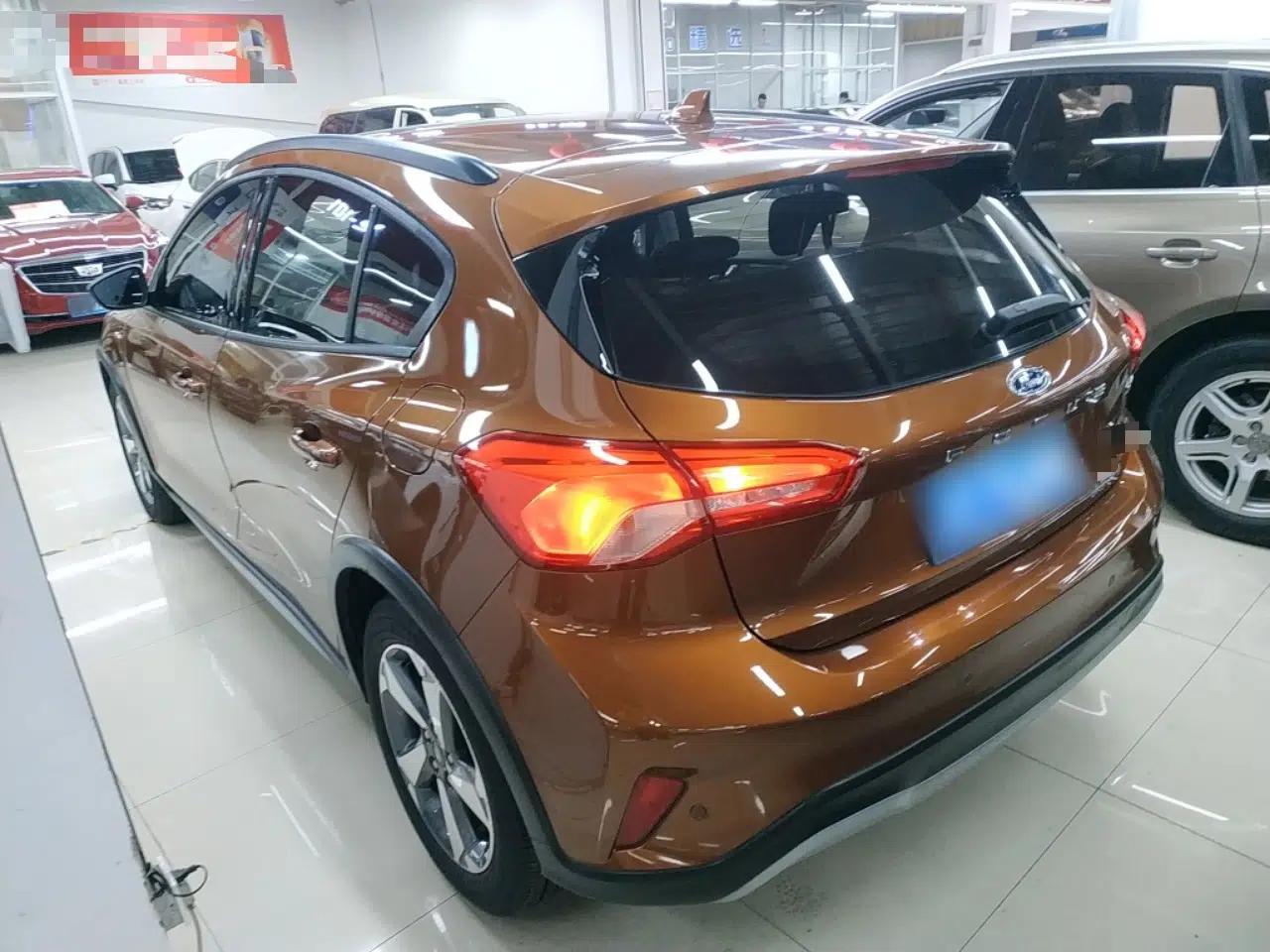 Ford Focus Active 2020 EcoBoost 180 Automatic Trendy Model — миниатюра 4