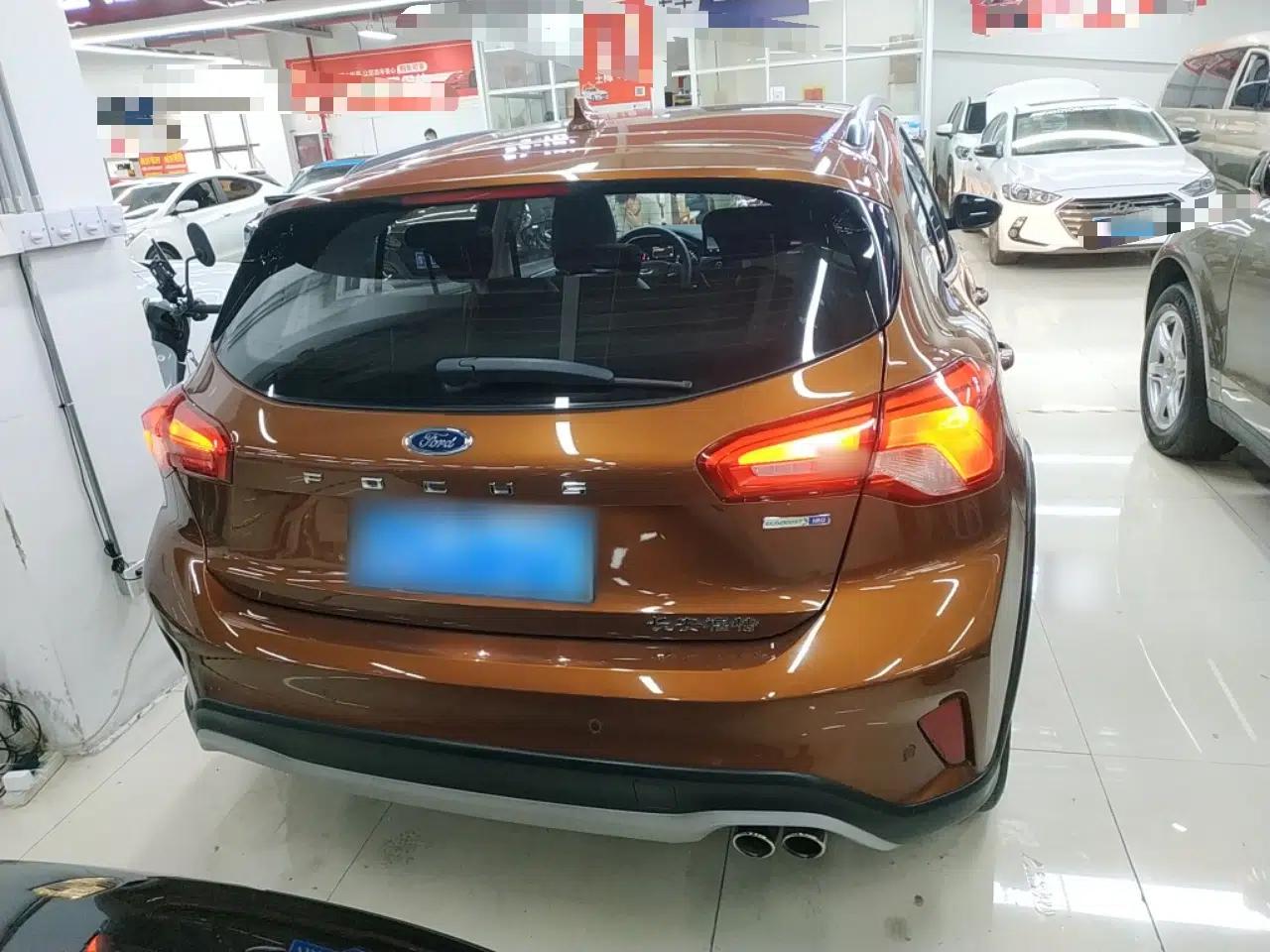 Ford Focus Active 2020 EcoBoost 180 Automatic Trendy Model — миниатюра 5