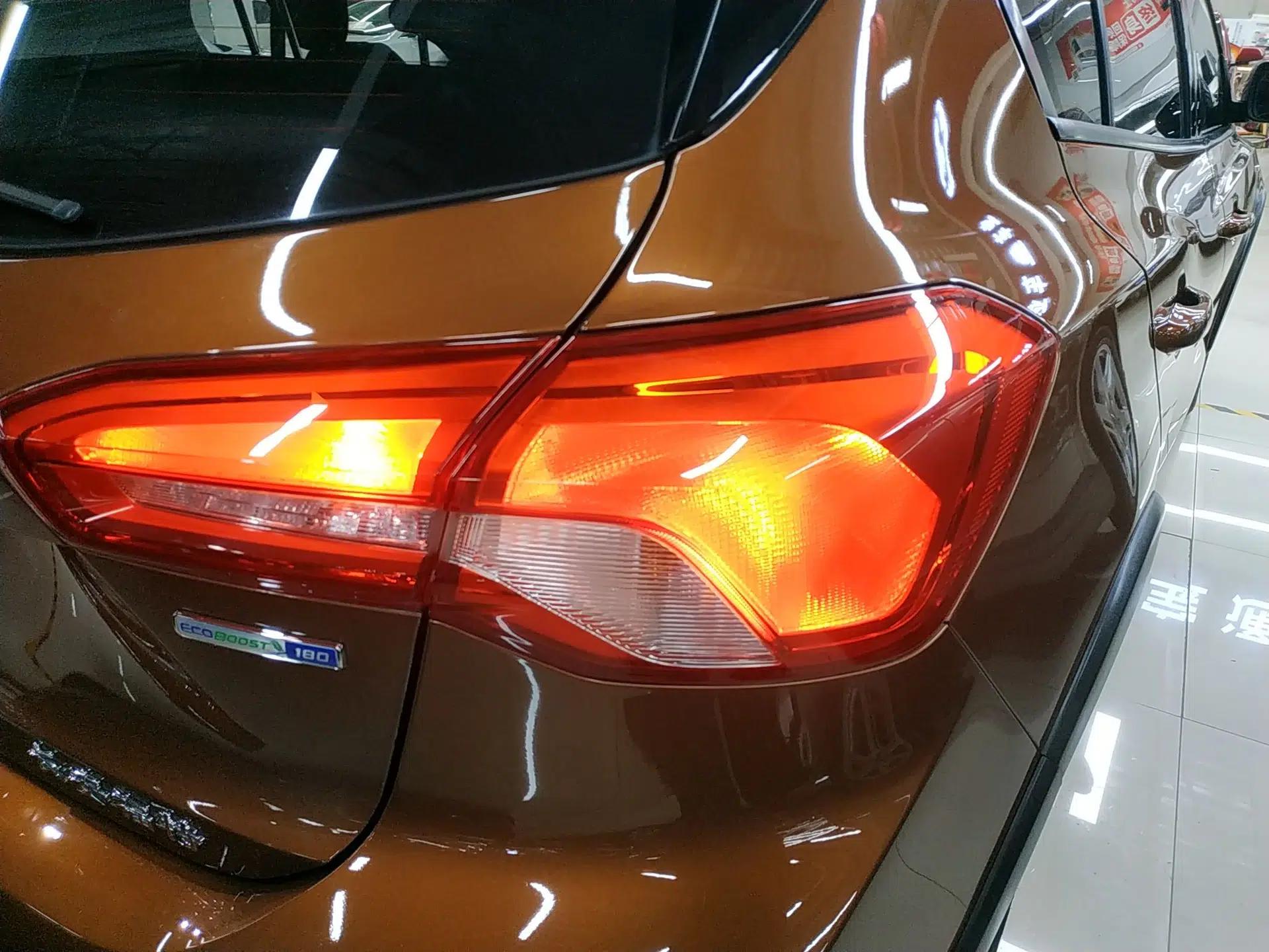 Ford Focus Active 2020 EcoBoost 180 Automatic Trendy Model — миниатюра 7