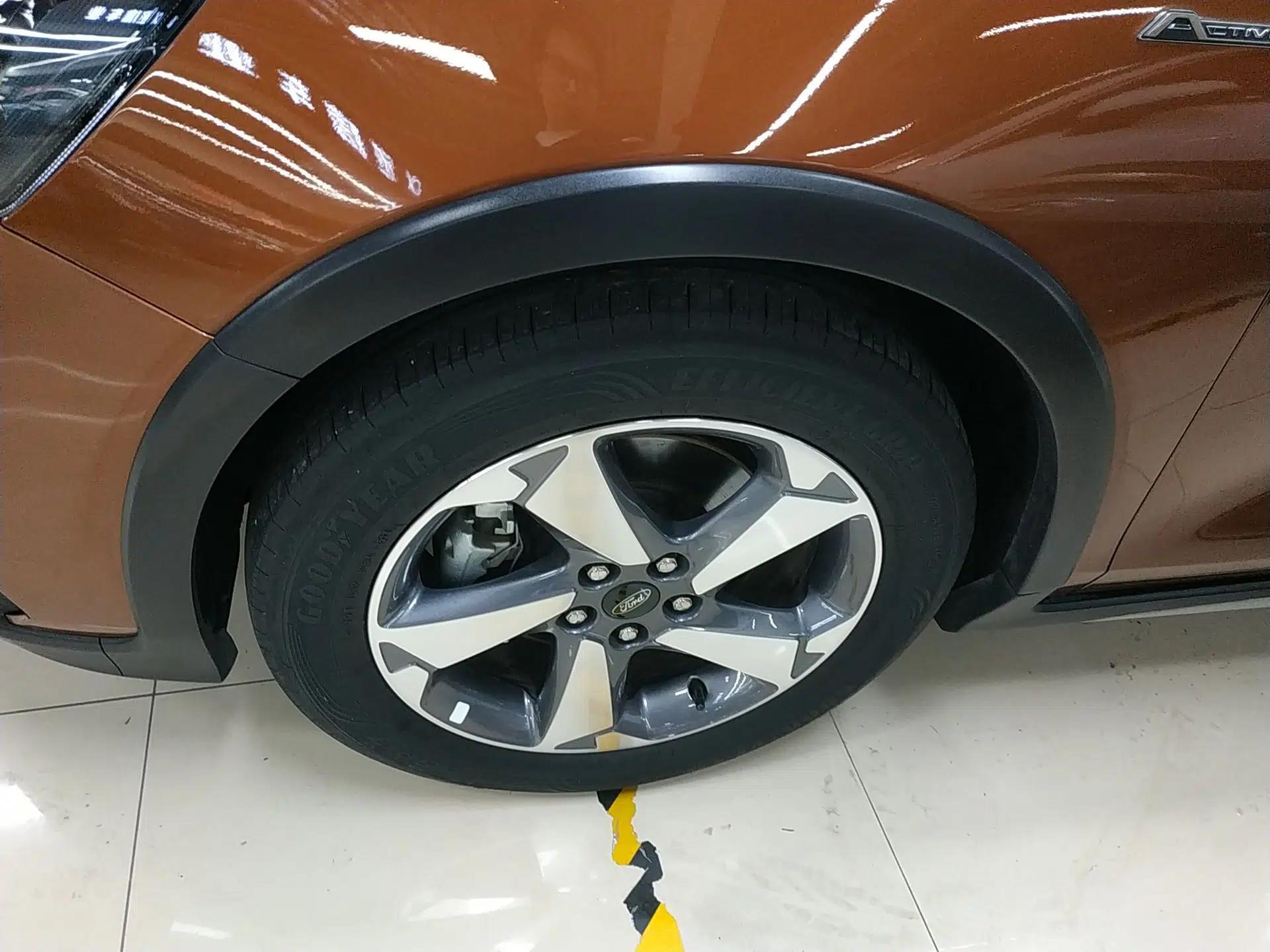 Ford Focus Active 2020 EcoBoost 180 Automatic Trendy Model — миниатюра 8