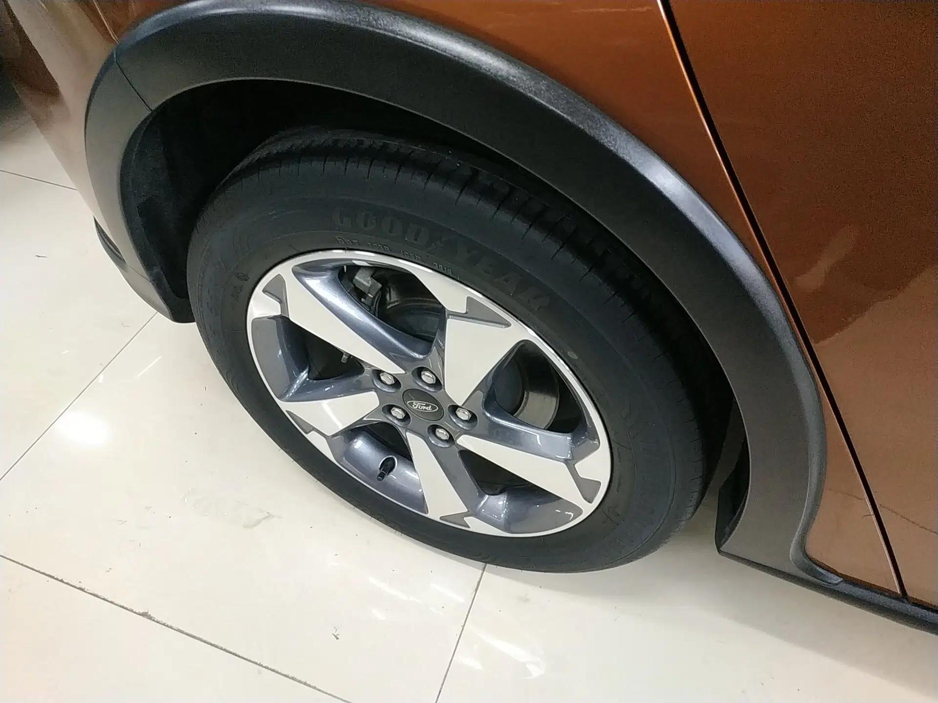 Ford Focus Active 2020 EcoBoost 180 Automatic Trendy Model — миниатюра 10