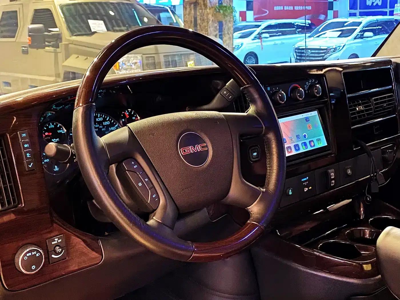 2015 SAVANA 6.0L G600L Luxury Edition — миниатюра 25