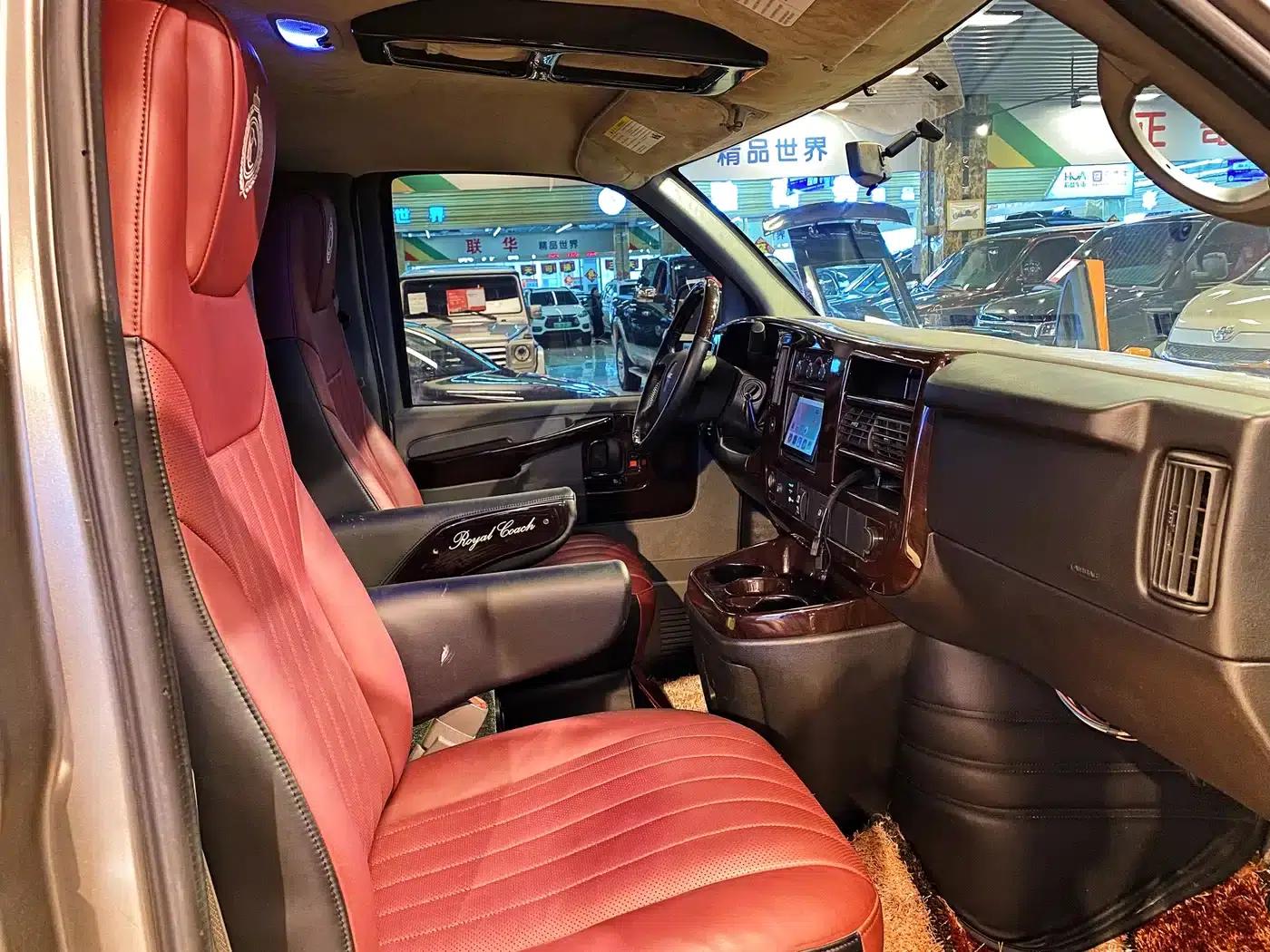 2015 SAVANA 6.0L G600L Luxury Edition — миниатюра 28