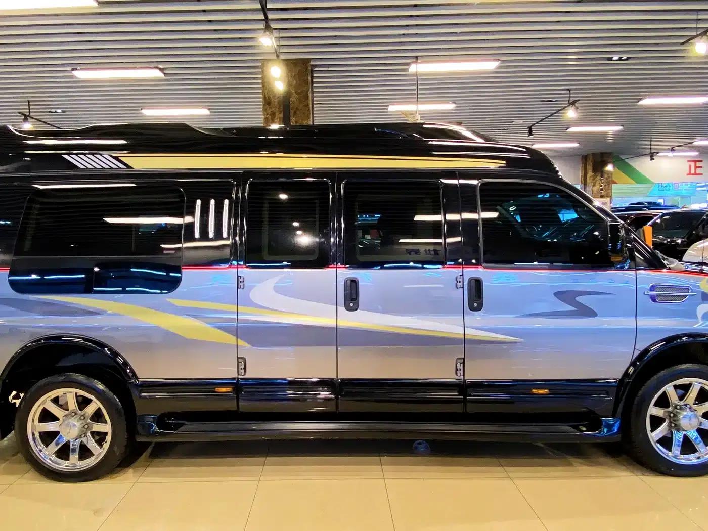 2015 SAVANA 6.0L G600L Luxury Edition — миниатюра 4