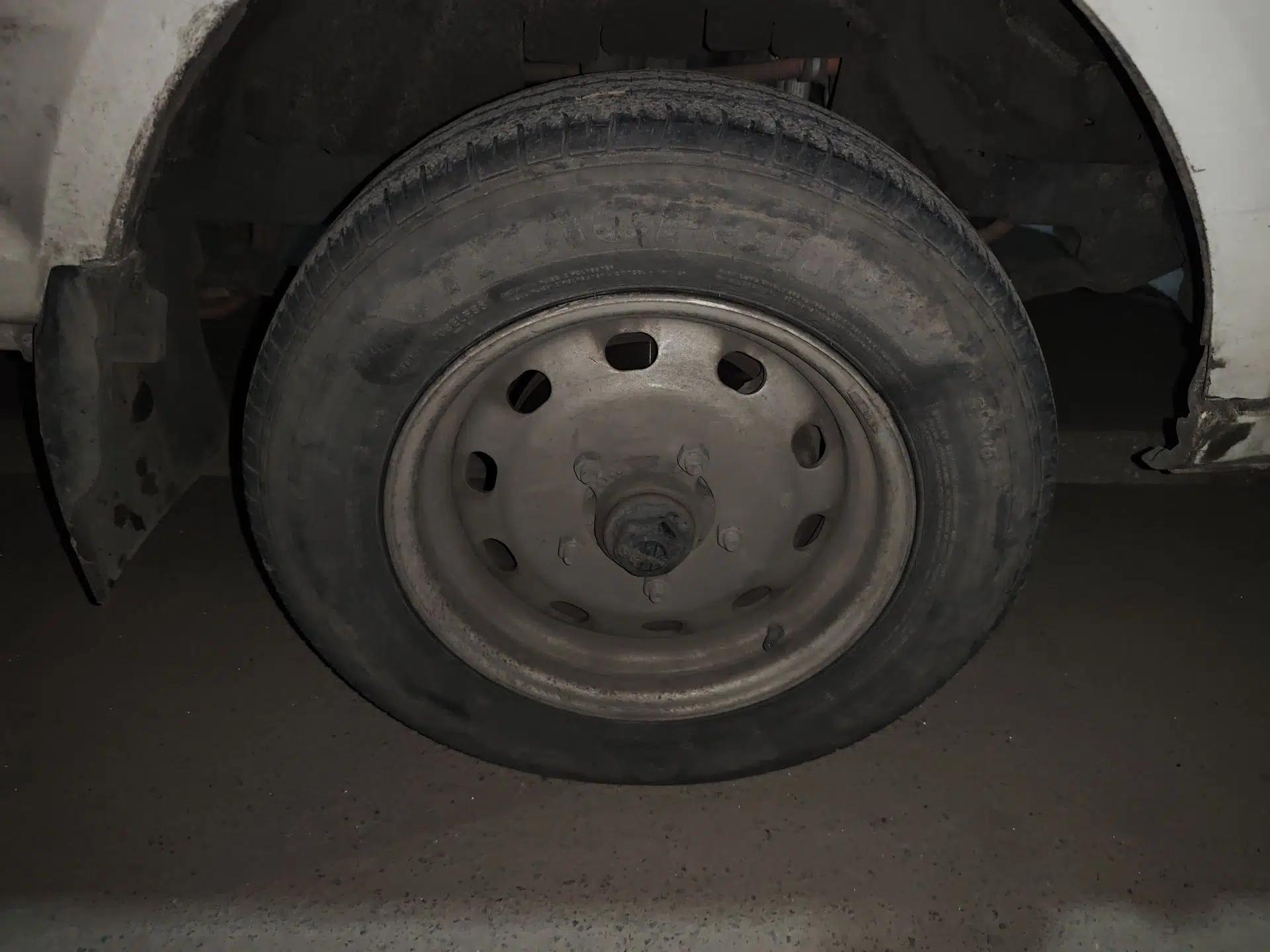 JAC Group EX6 2023 i3 New Energy No.1 Cargo Vehicle — миниатюра 8