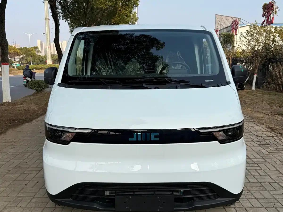 E-Fushun 2025 Model, Blind Window Version, 53.58kWh, Mid-Wheelbase, Low Roof, 3.0 Ton — миниатюра 2