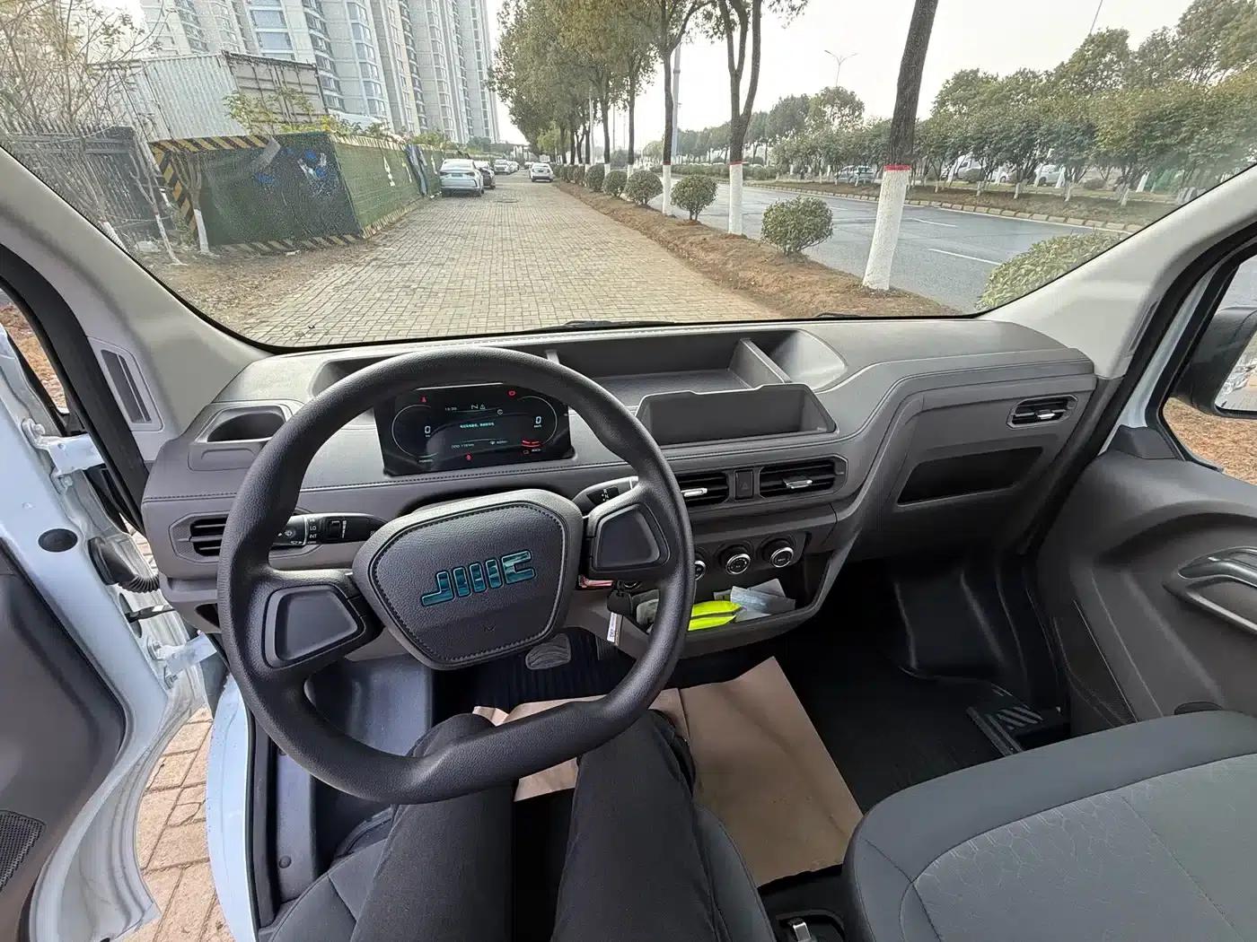 E-Fushun 2025 Model, Blind Window Version, 53.58kWh, Mid-Wheelbase, Low Roof, 3.0 Ton — миниатюра 5