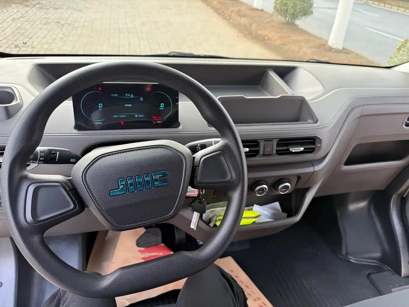 E-Fushun 2025 Model, Blind Window Version, 53.58kWh, Mid-Wheelbase, Low Roof, 3.0 Ton — миниатюра 6