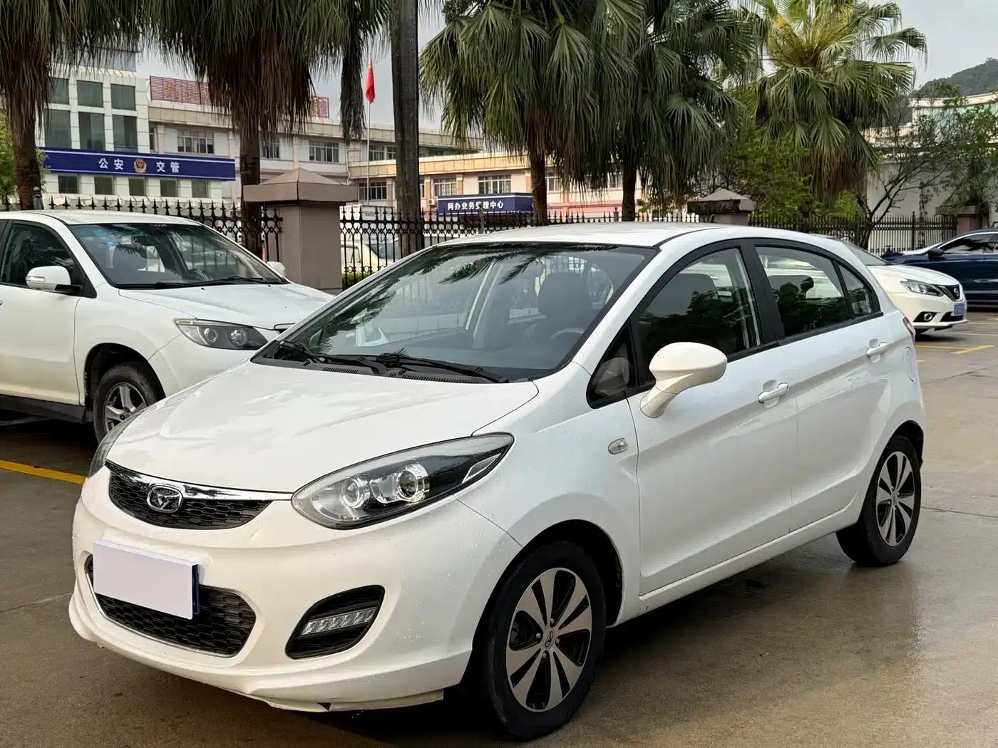 Kaiyi C3R 2015 1.5L AMT Gold Edition — миниатюра 1