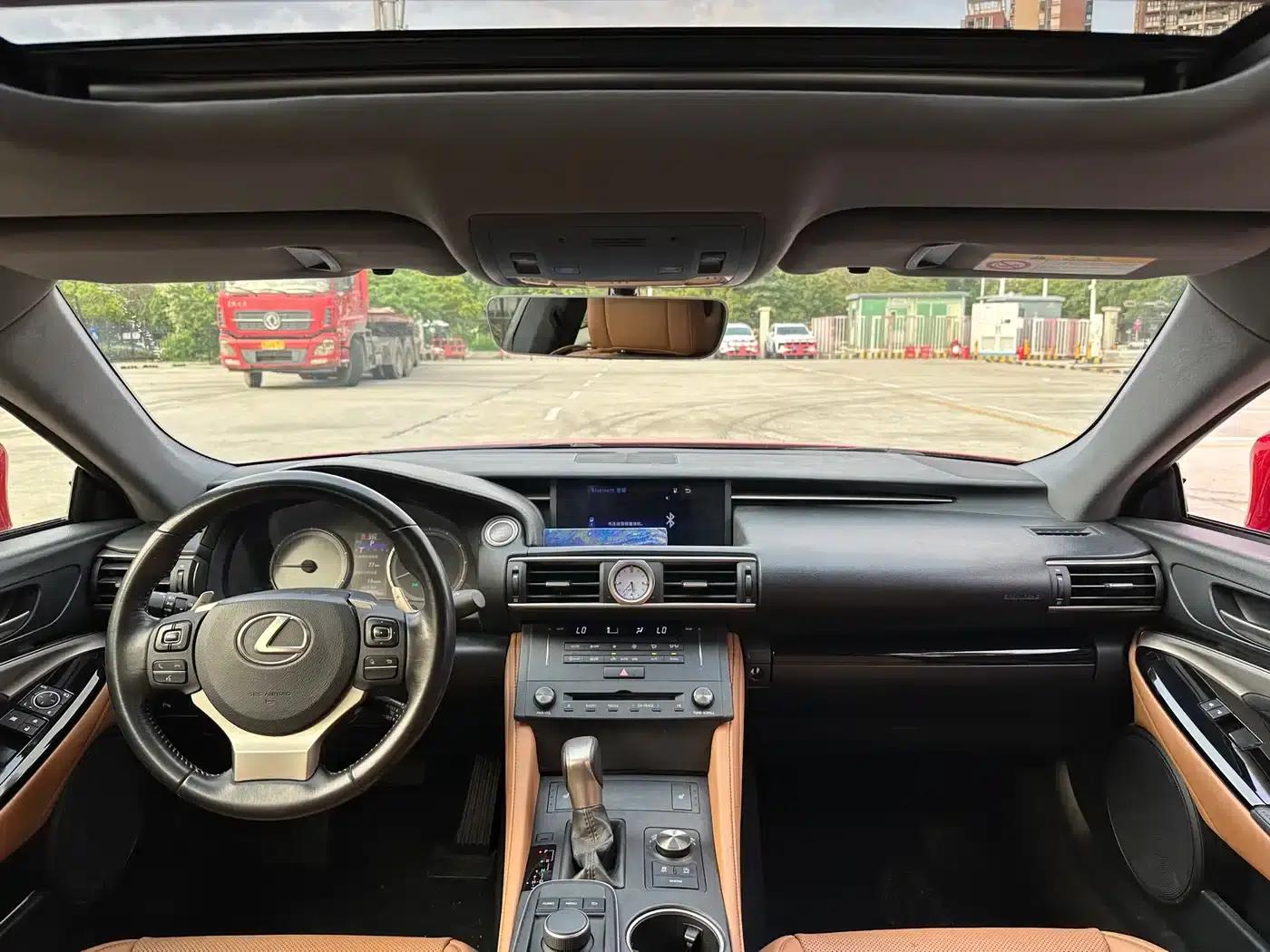 Lexus RC 2016 200T Sport Edition — миниатюра 8
