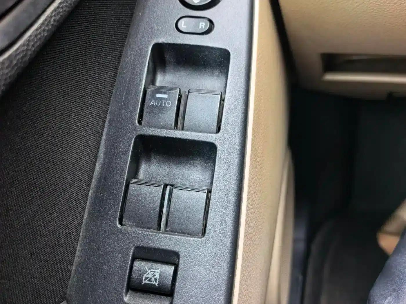 Mazda 3 Axela 2013 Sedan 1.6L Manual Elite — миниатюра 11