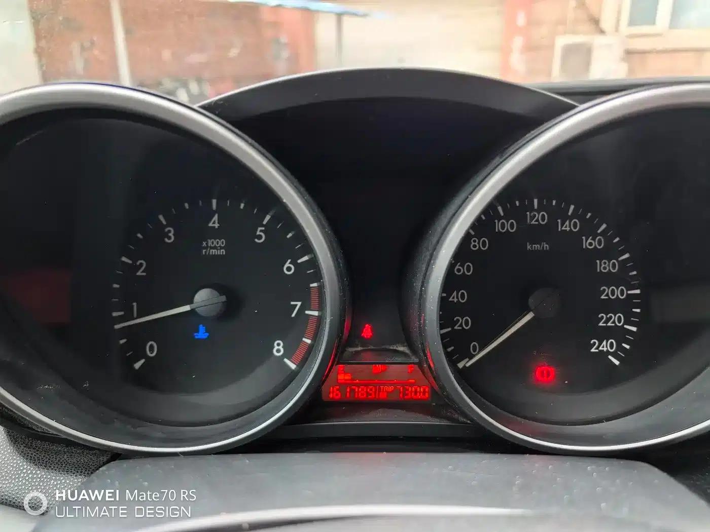Mazda 3 Axela 2013 Sedan 1.6L Manual Elite — миниатюра 13