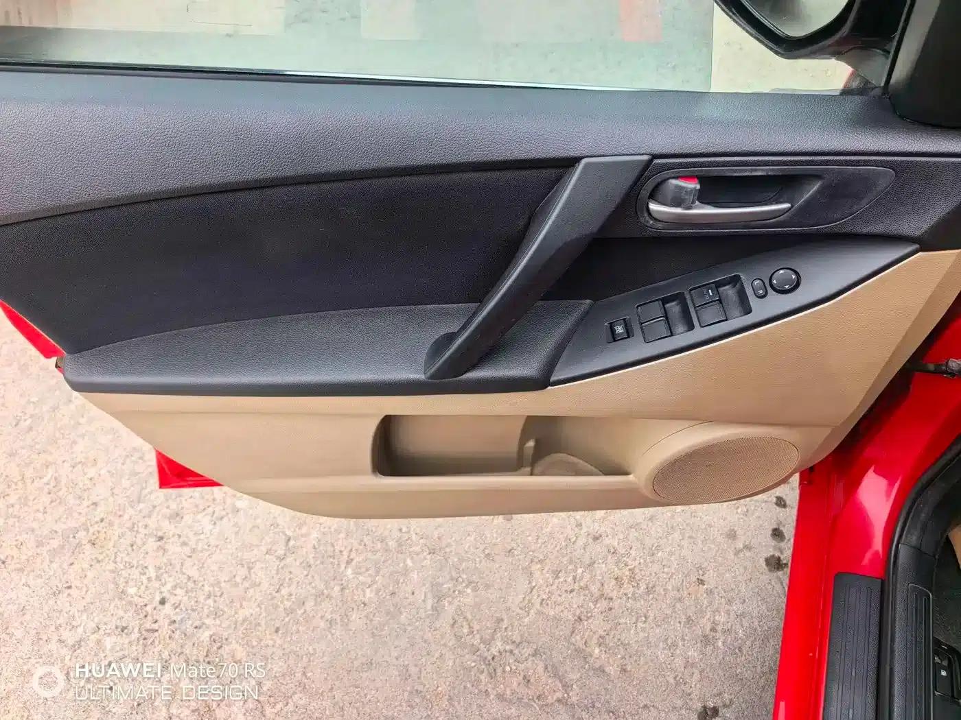 Mazda 3 Axela 2013 Sedan 1.6L Manual Elite — миниатюра 10