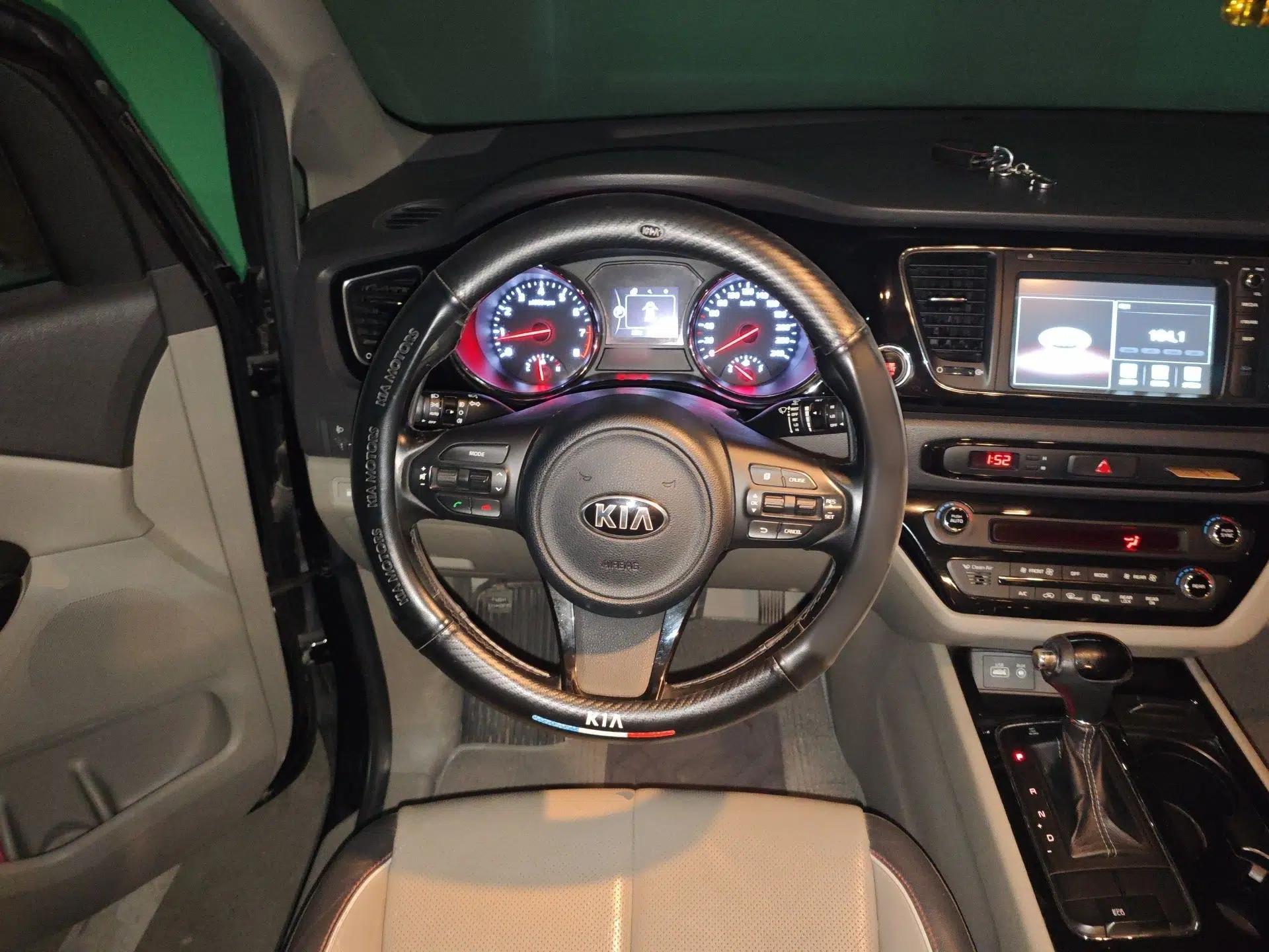 Kia Carnival 2015 3.3 GDI Luxury Edition China IV Standard — миниатюра 11