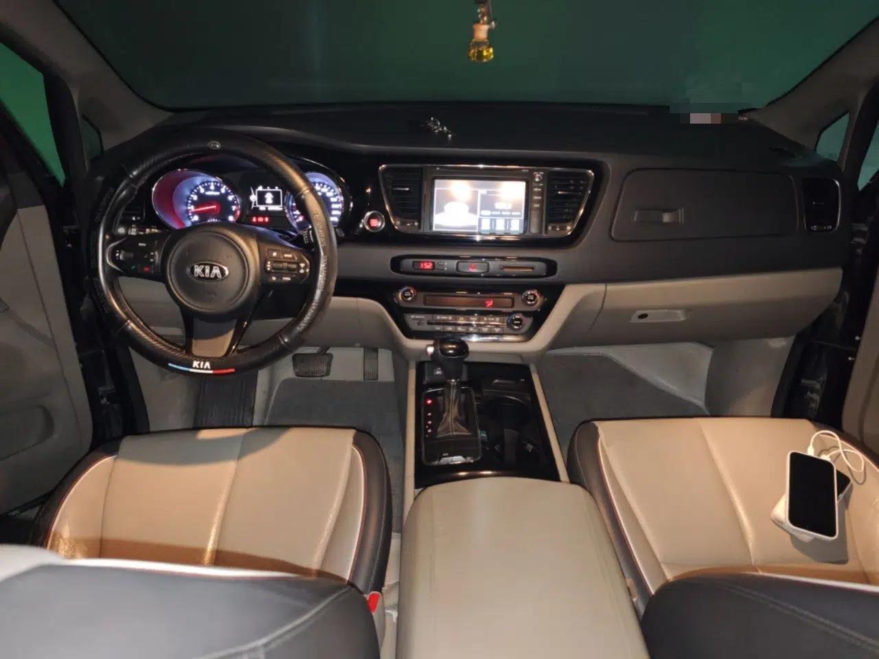 Kia Carnival 2015 3.3 GDI Luxury Edition China IV Standard — миниатюра 10