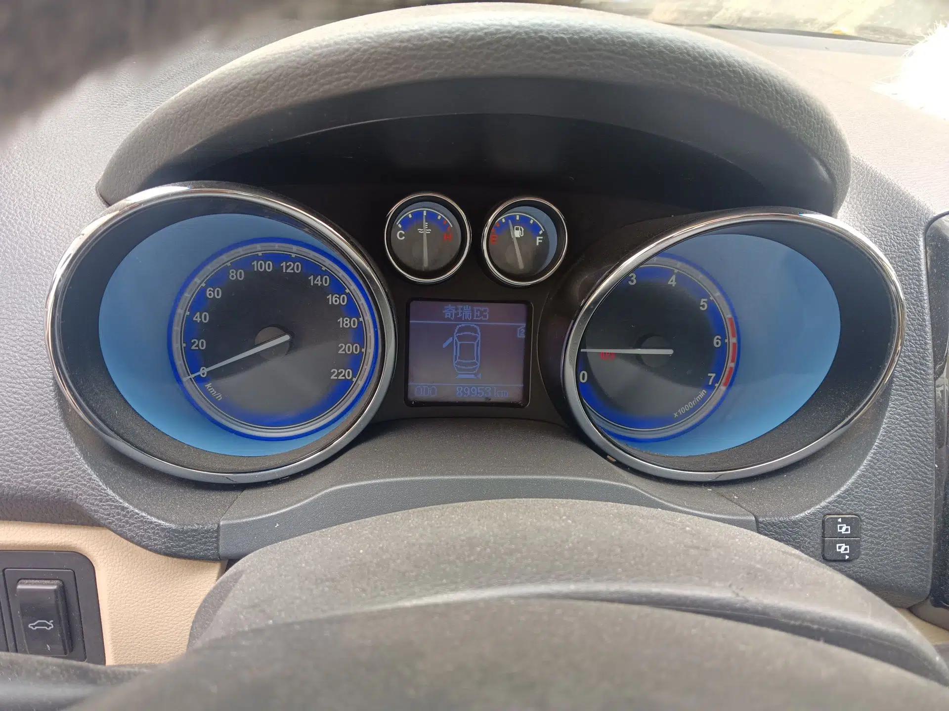 Chery E3 2013 1.5L Manual Luxury Model — миниатюра 12