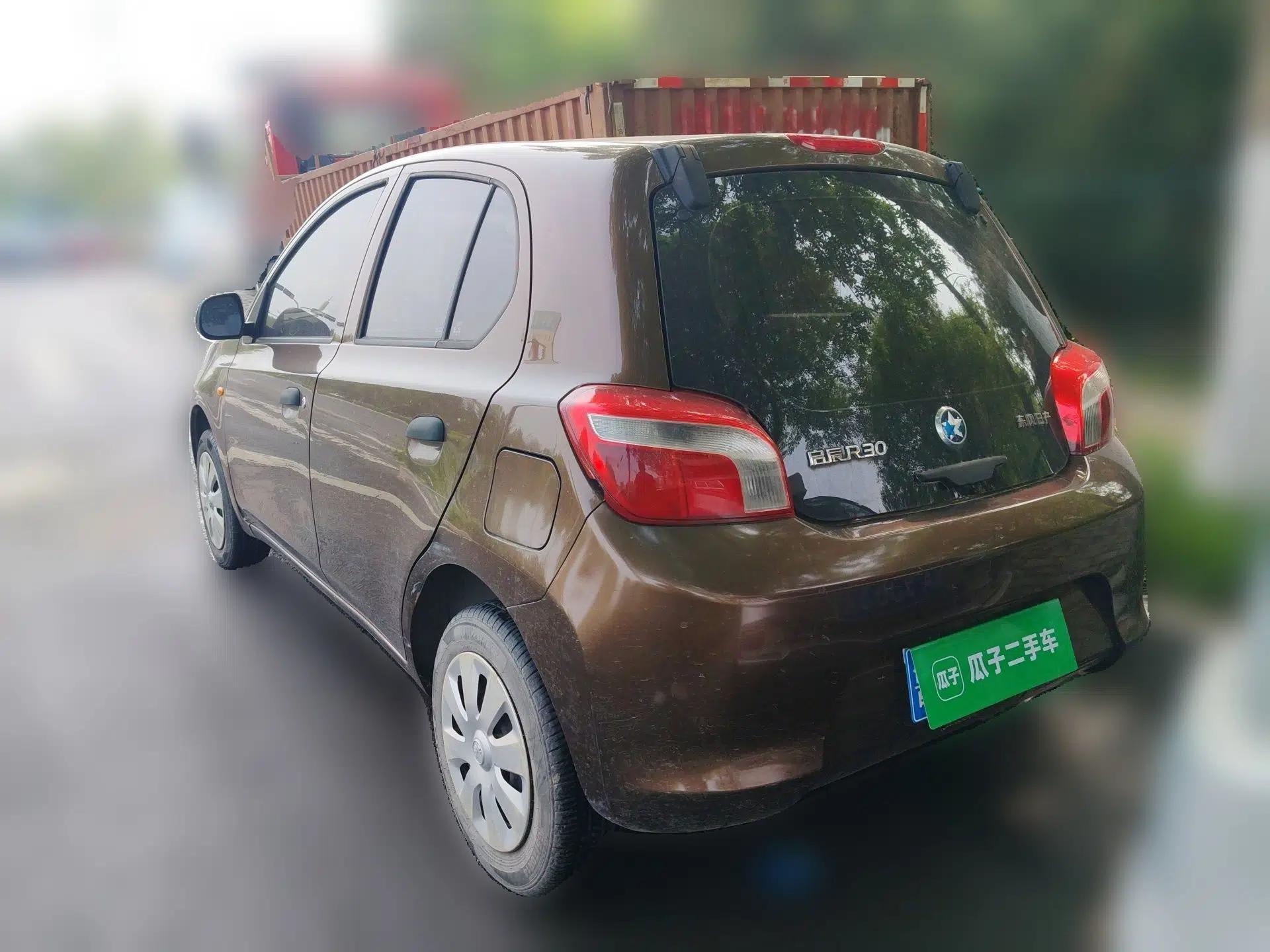 Venucia R30 2014 1.2L Manual Enjoyment Edition — миниатюра 4