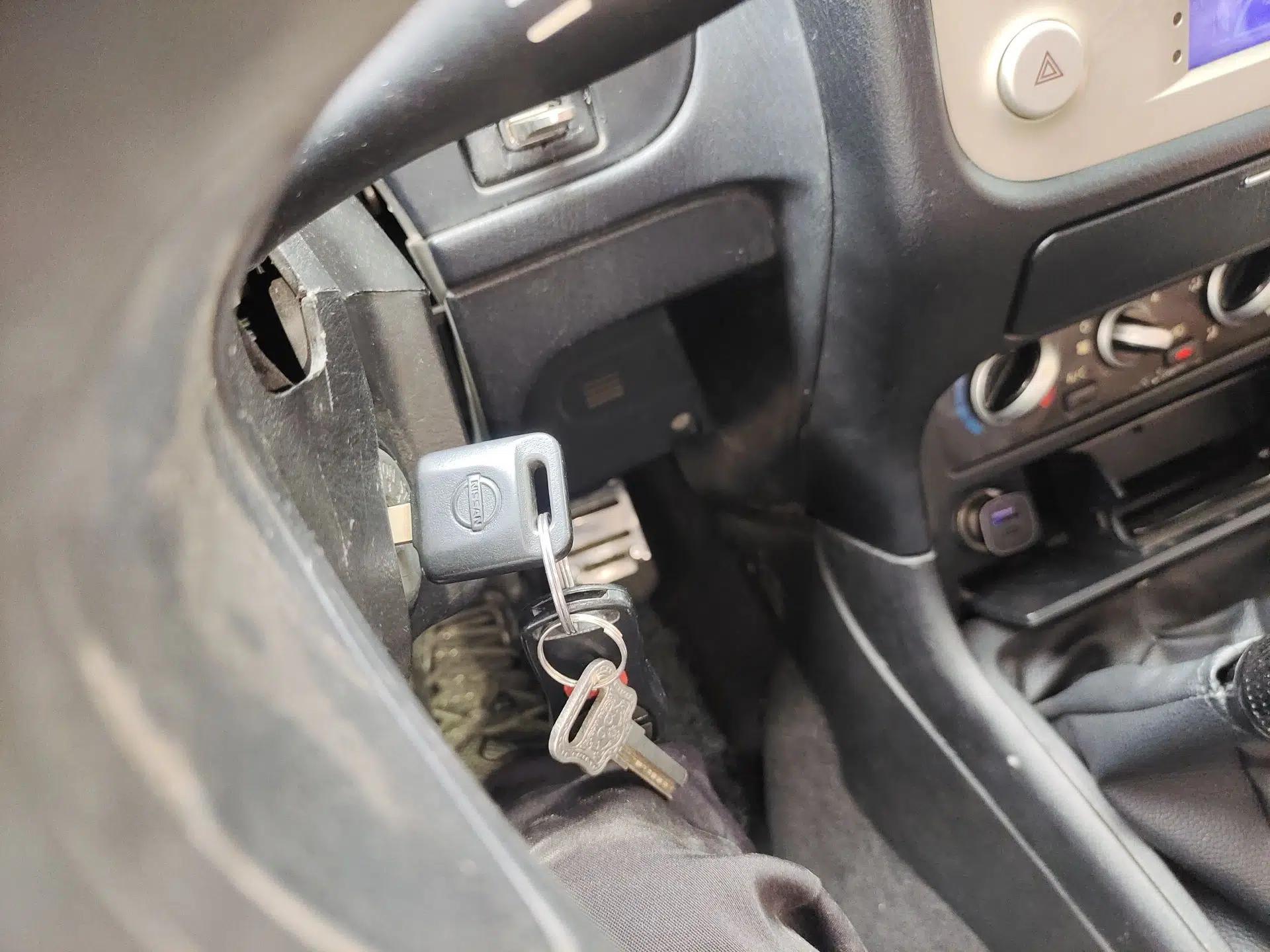 Nissan Paladin 2008 2.4L 4x4 Standard Edition — миниатюра 9