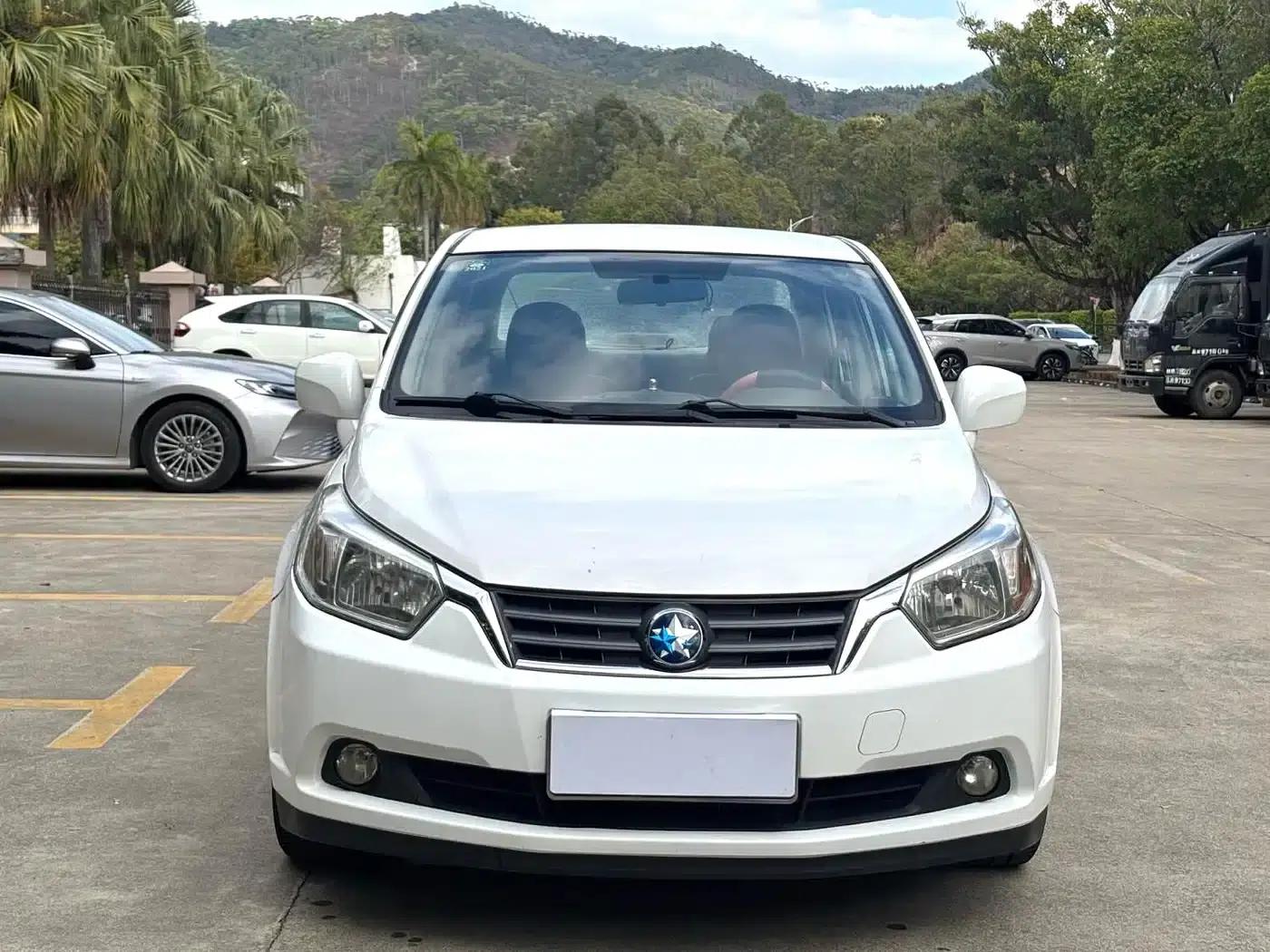 Venucia D50 2013 1.6L Automatic Fashion Edition — миниатюра 2