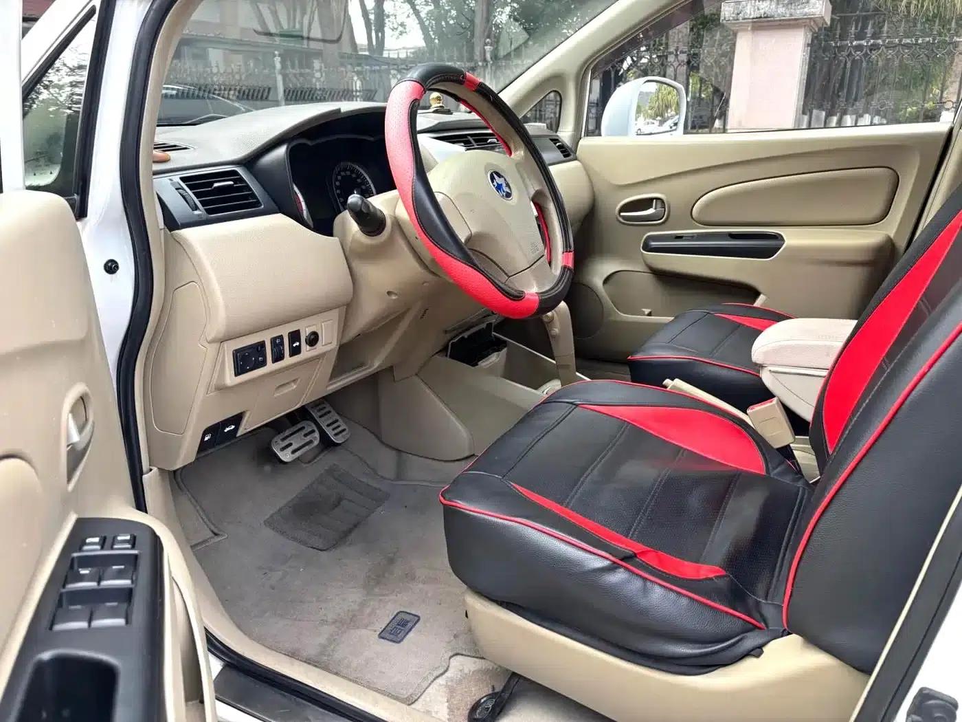 Venucia D50 2013 1.6L Automatic Fashion Edition — миниатюра 4