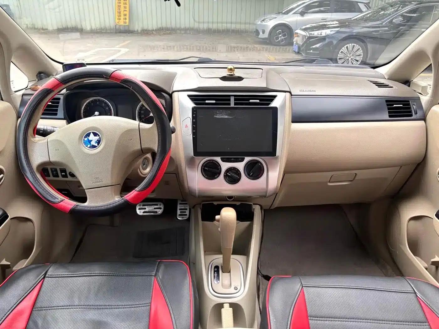 Venucia D50 2013 1.6L Automatic Fashion Edition — миниатюра 6