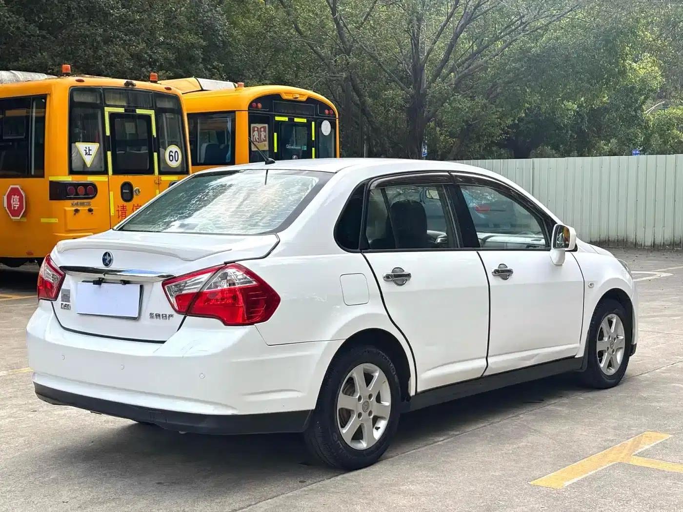 Venucia D50 2013 1.6L Automatic Fashion Edition — миниатюра 9