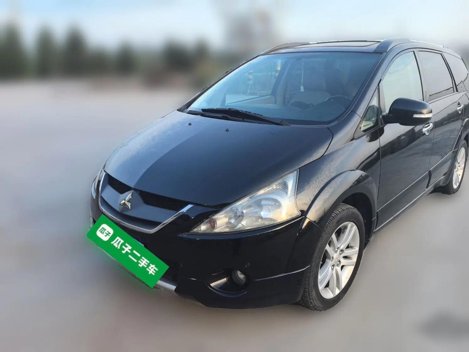 Mitsubishi Grandis 2009 2.4 6-Seater Elite Edition — миниатюра 1