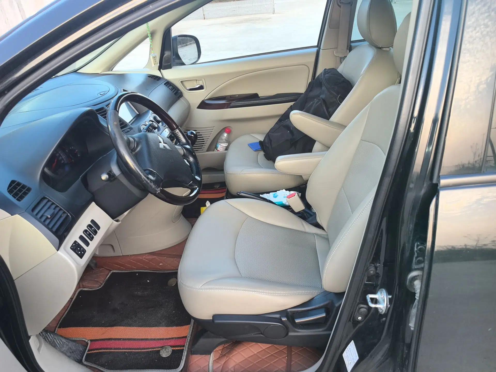 Mitsubishi Grandis 2009 2.4 6-Seater Elite Edition — миниатюра 16