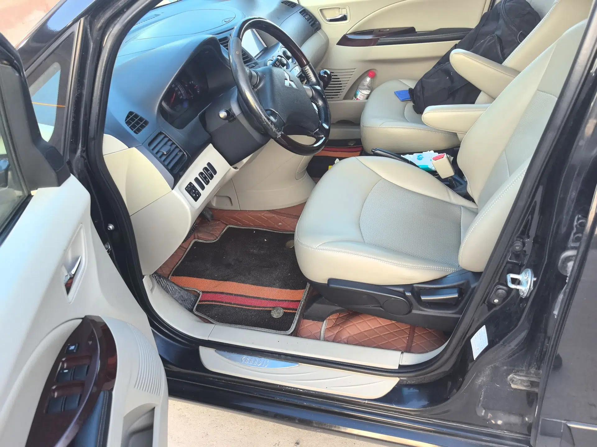 Mitsubishi Grandis 2009 2.4 6-Seater Elite Edition — миниатюра 17