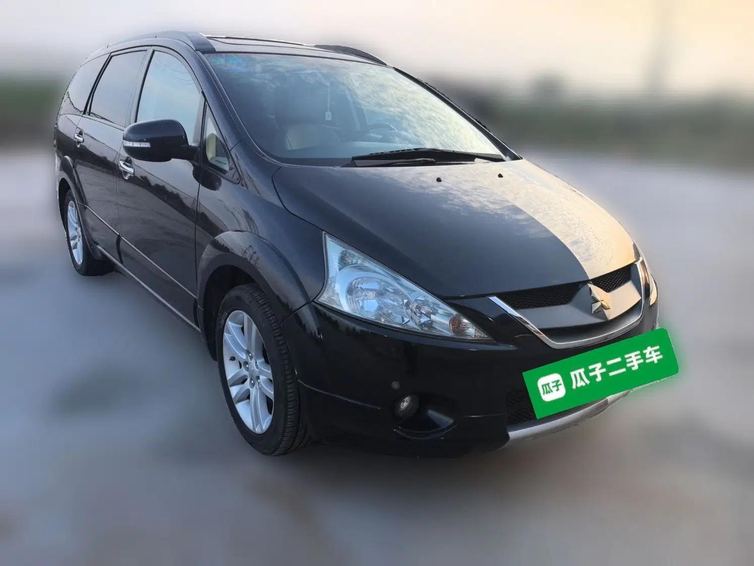 Mitsubishi Grandis 2009 2.4 6-Seater Elite Edition — миниатюра 3