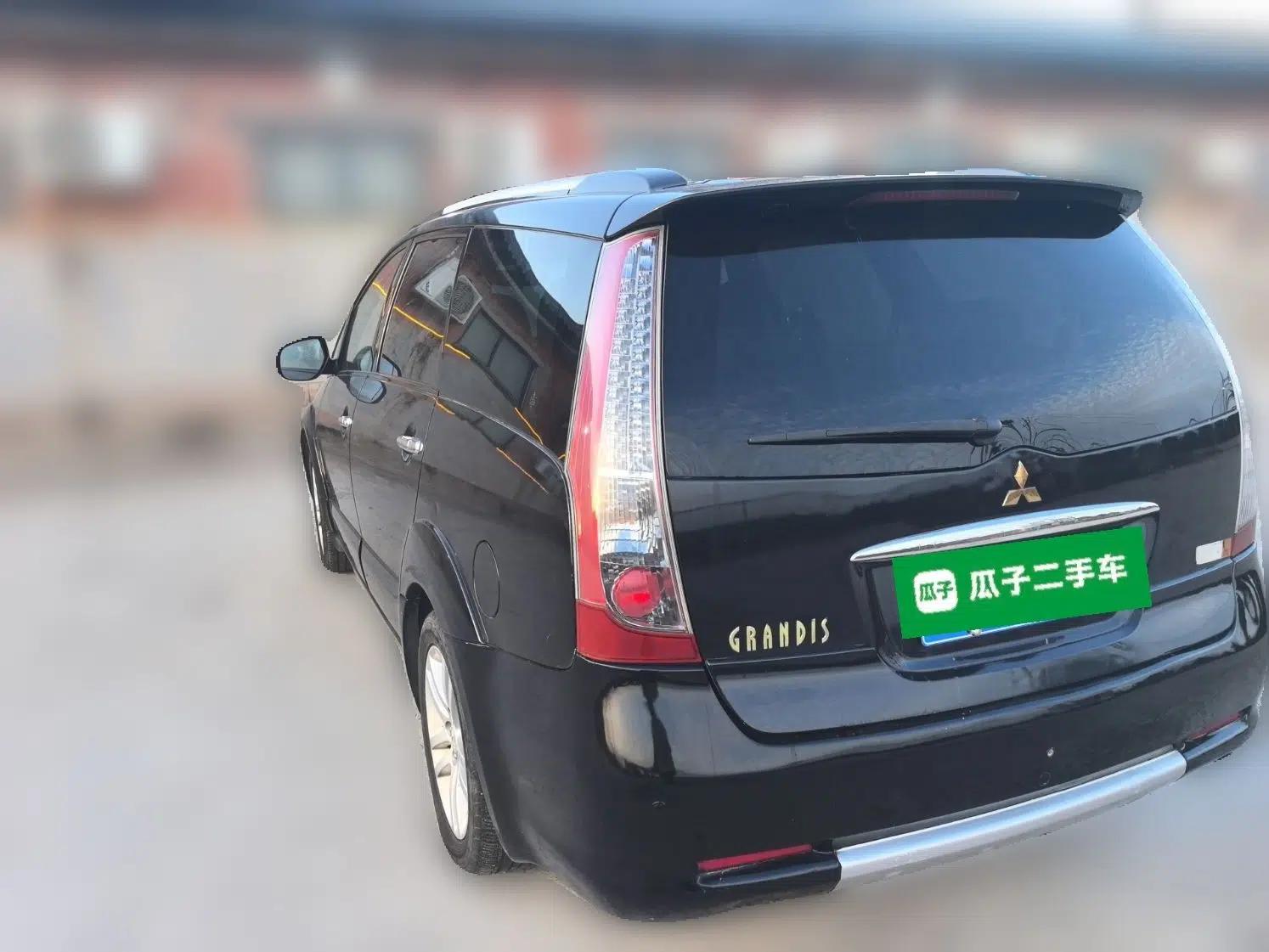 Mitsubishi Grandis 2009 2.4 6-Seater Elite Edition — миниатюра 4
