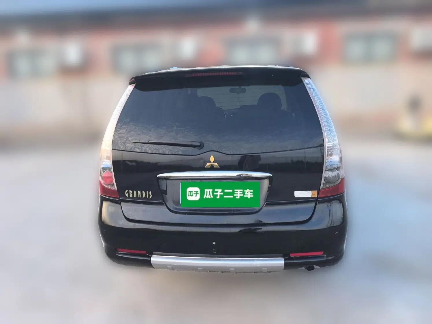 Mitsubishi Grandis 2009 2.4 6-Seater Elite Edition — миниатюра 5