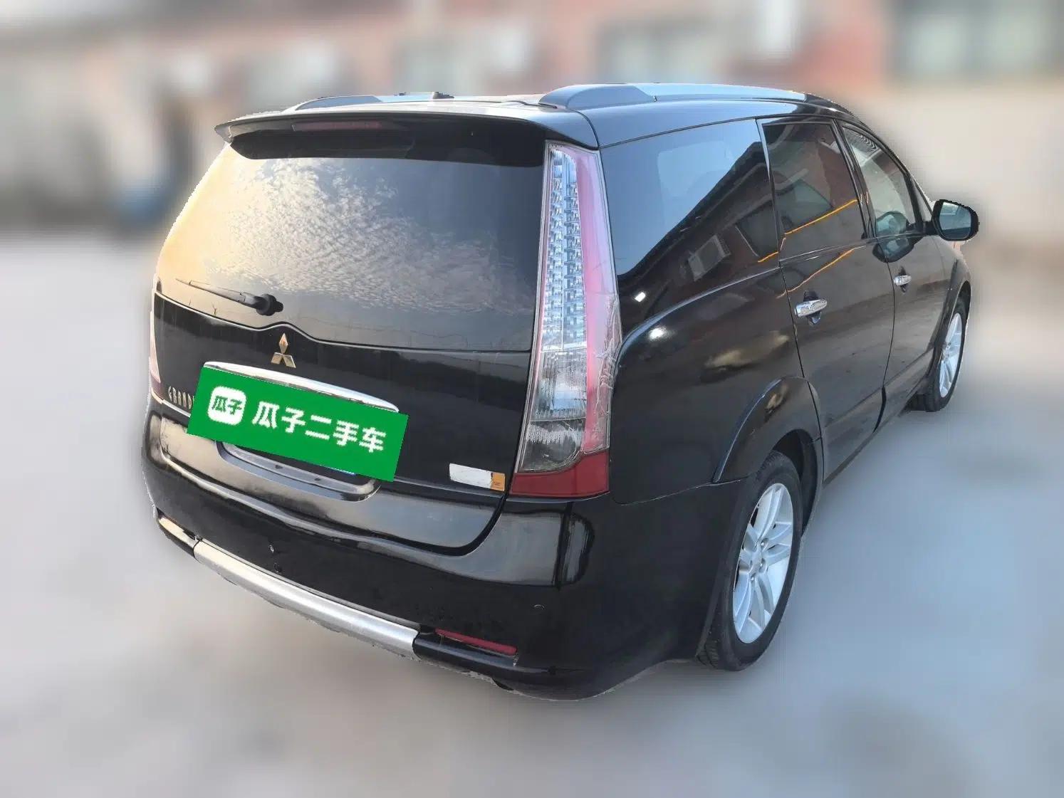 Mitsubishi Grandis 2009 2.4 6-Seater Elite Edition — миниатюра 6