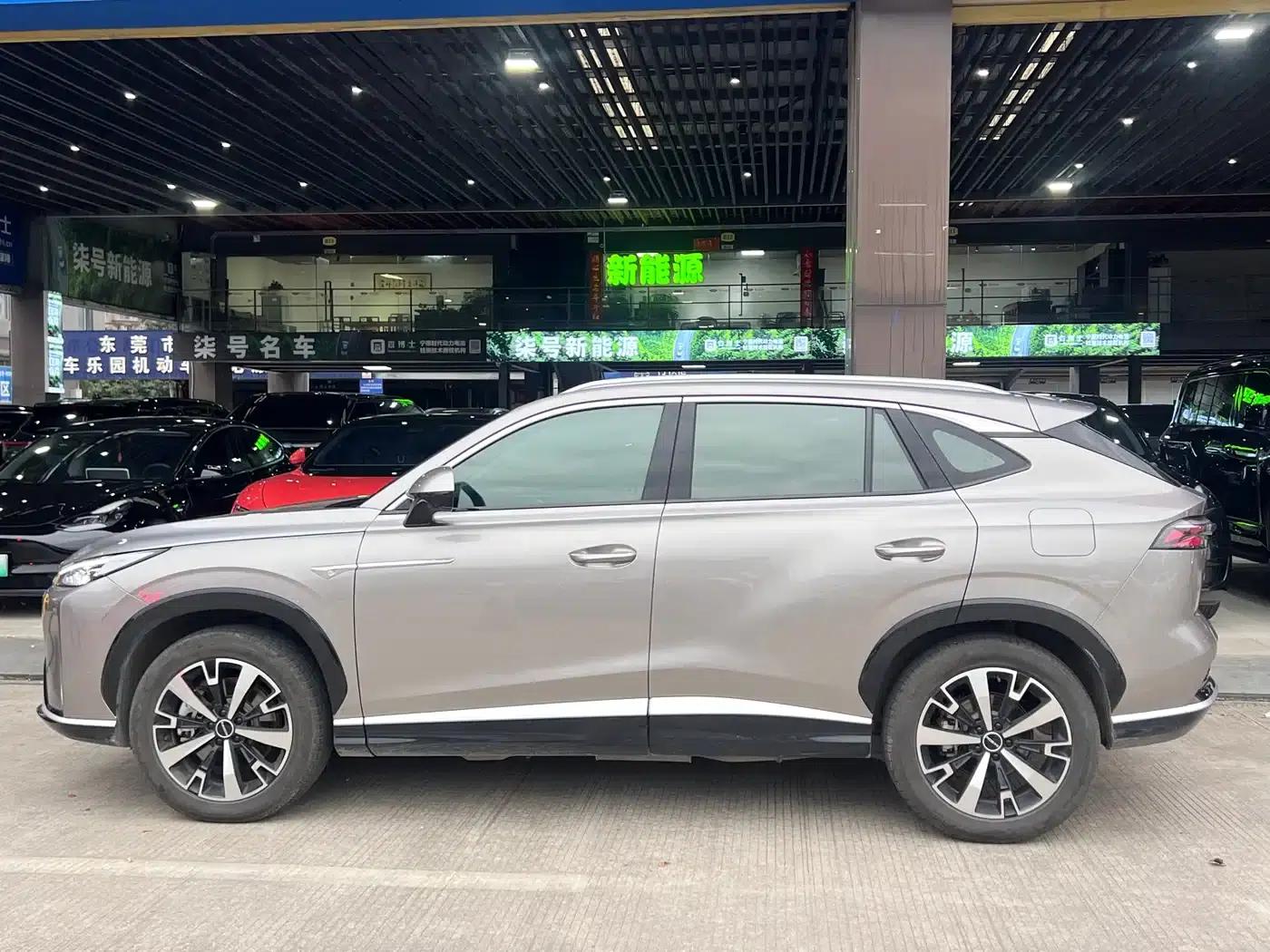 Roewe D5X DMH 2024 135 Flagship Edition — миниатюра 3